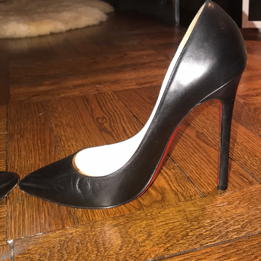 Christian Louboutin - Picture 5 of 9